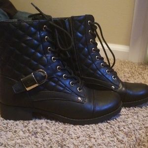 New guess boots size 6